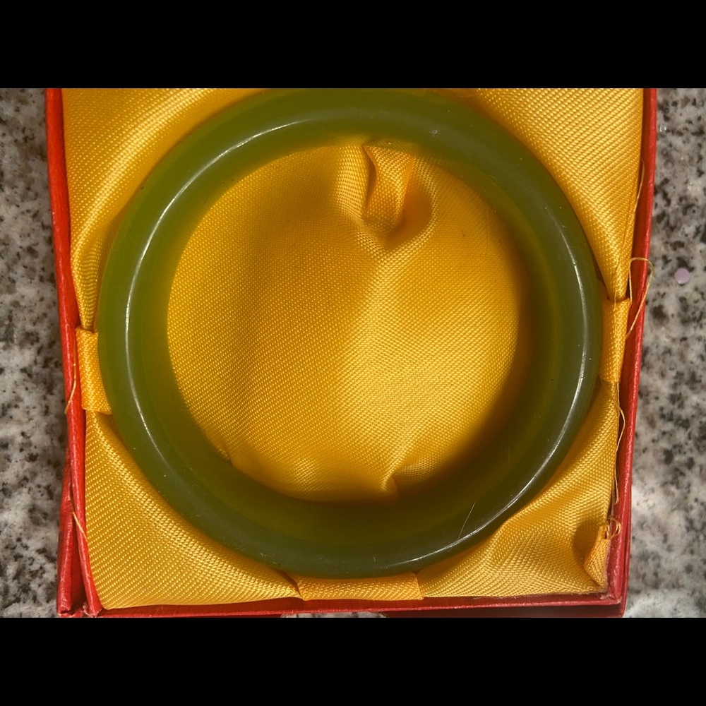 Vintage jade bracelet original box